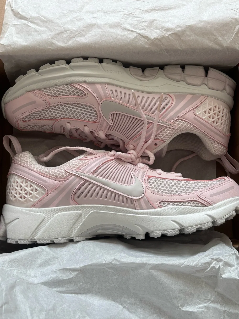 Nike Women's Pink Mesh Running Sneakers VAMEROS